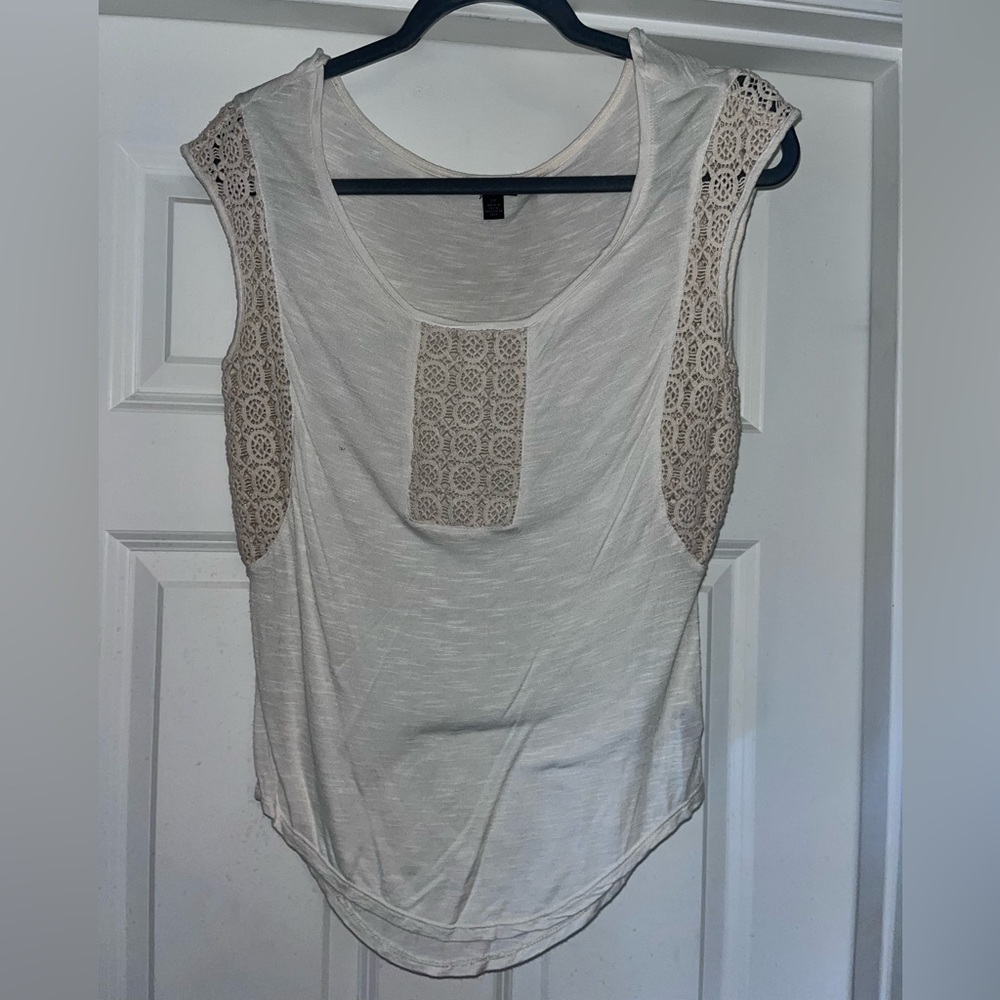 American Eagle Outfitters cream tank top with knit details